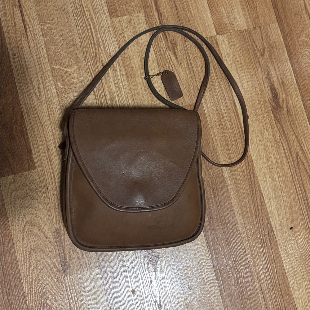 Vintage Lindsay Coach crossbody bag